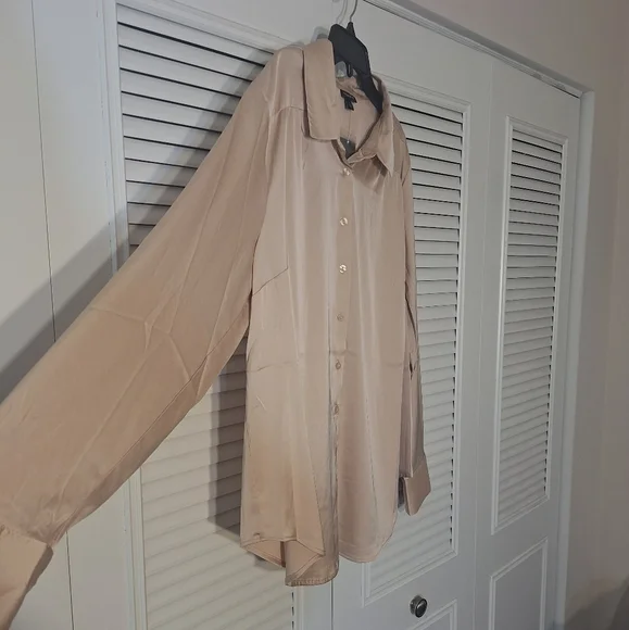 NWT Torrid Madison Satin Button-Up Long Sleeve Shirt Size 1X 14-16 - Picture 6 of 9